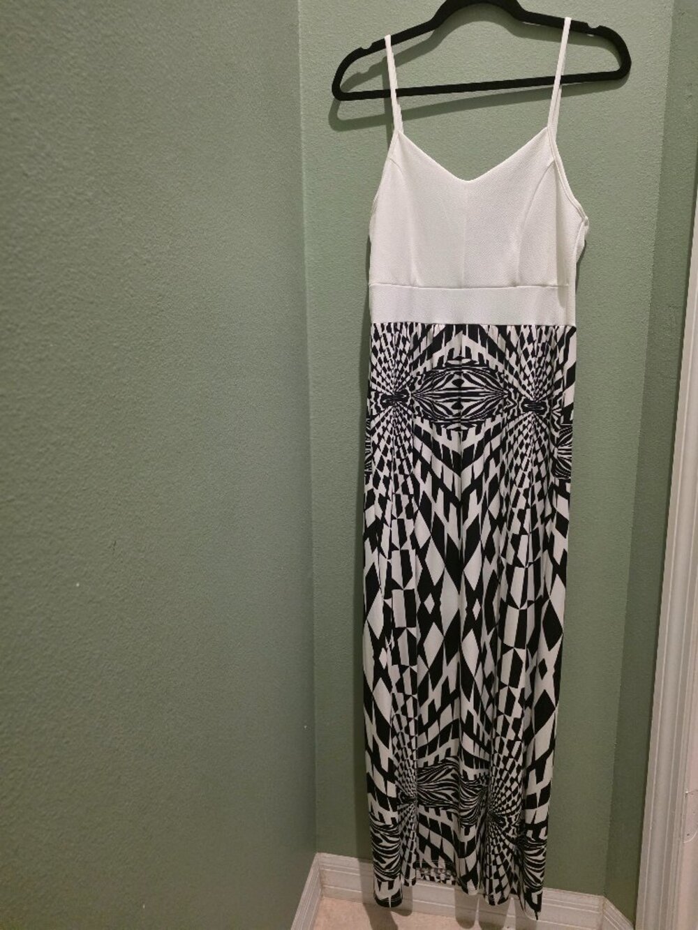 Women Geometric Black & White Tank Dress Large